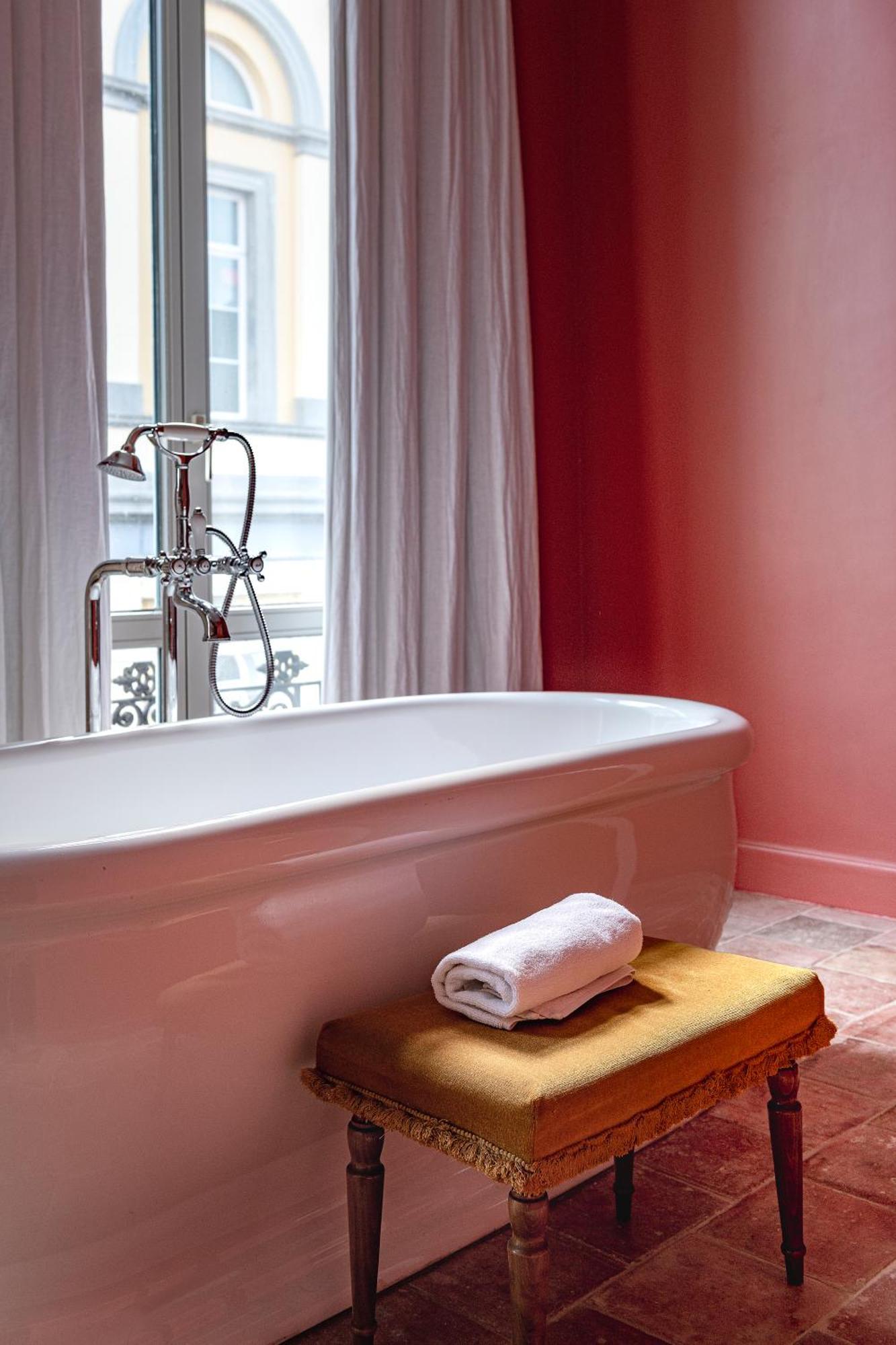 The Bank 1869 - Unique Guestrooms In The Historic Center Of Bruges